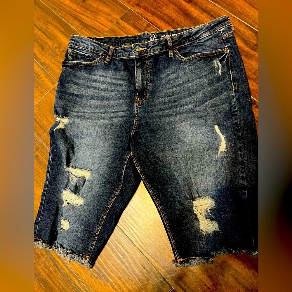 NY&C women’s Bermuda 13 inch jean shirts. Size 20.
